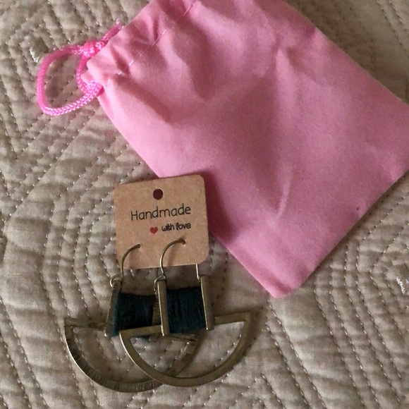 Earrings - Picture 1 of 2